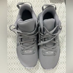 Nike Lebron Witness 7 Vii Men s Size 9 Basketball Shoes Wolf Grey